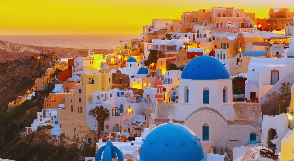 Greek Island Magic: Santorini Hotels, Seafood Taverns & Sunset Spots